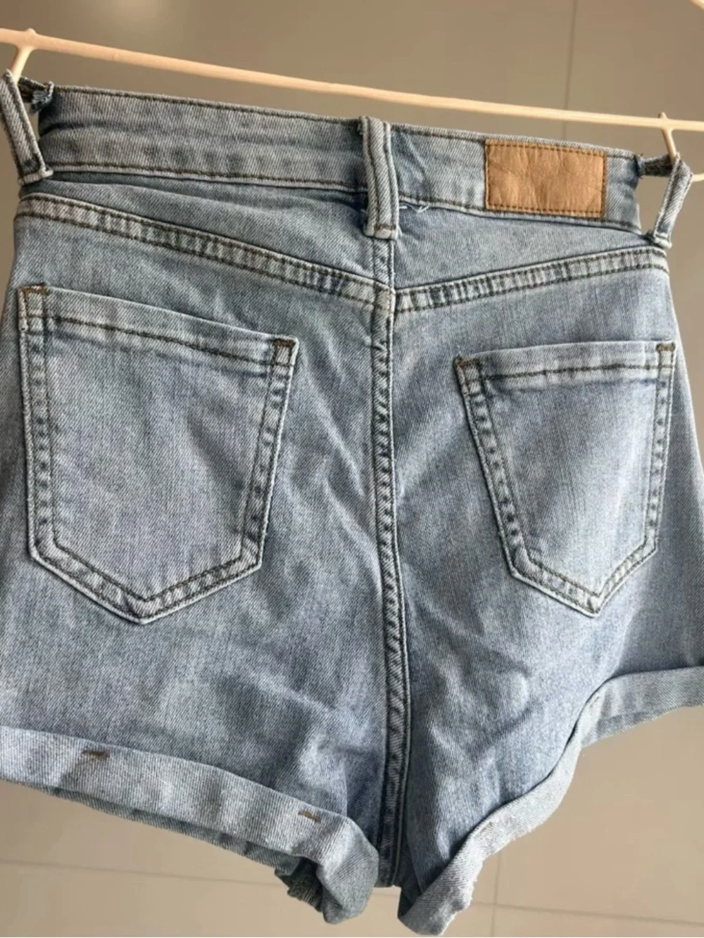 Classic Light Wash Denim Shorts - Light Blue